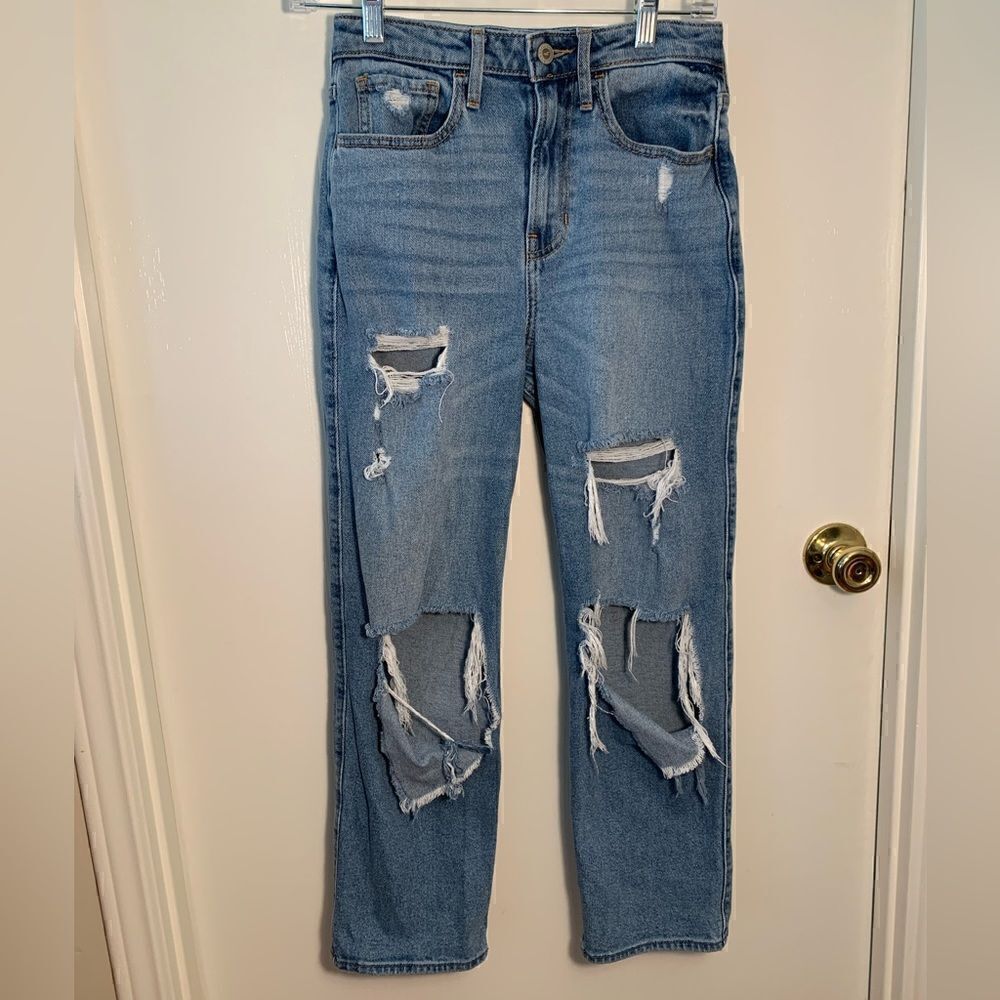 Hollister GUC ultra high rise vintage straight leg destroyed jeans Size 3 short